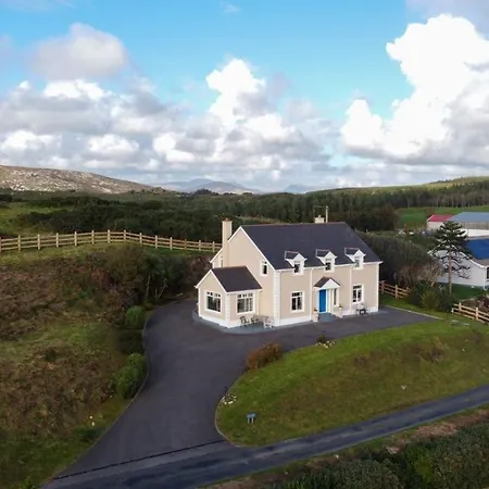 Holiday home Luxurious 5 Bedroomed With Sea View Close To Lettermacaward