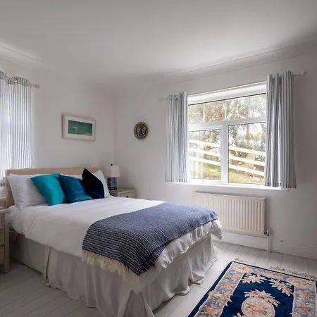Holiday home Luxurious 5 Bedroomed With Sea View Close To