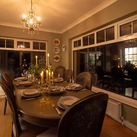 Holiday home Luxurious 5 Bedroomed With Sea View Close To *